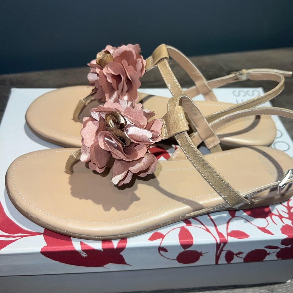 Elegant Floral Sandals in Tan and Pink